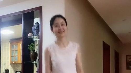 简单舞蹈成人表演动作视频,成人舞蹈表演动作解析-第3张图片-同人3d动漫