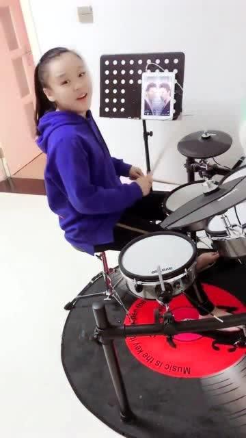 架子鼓成人女生视频,架子鼓女生自学教程视频解析-第3张图片-同人3d动漫