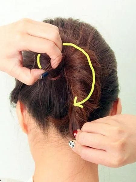 成人丸子头扎法视频,成人丸子头扎法教程视频解析-第2张图片-同人3d动漫