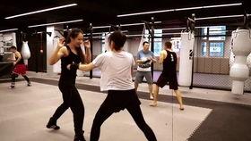 搏击成人团体教学视频,高效实战技巧解析-第1张图片-同人3d动漫