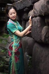 成人摄影旗袍视频网站,成人摄影网站带你领略传统服饰的时尚魅力-第1张图片-同人3d动漫